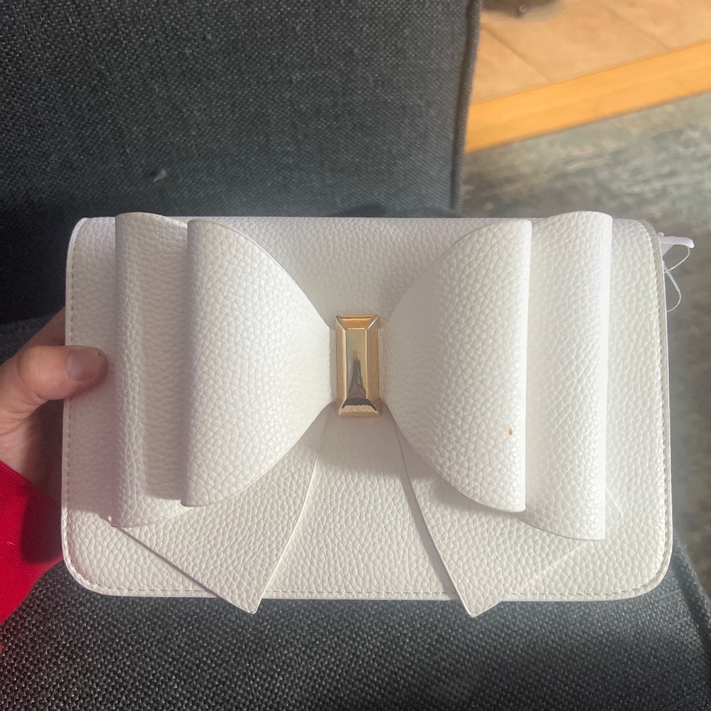 WINDSOR White and Gold  Bow Purse